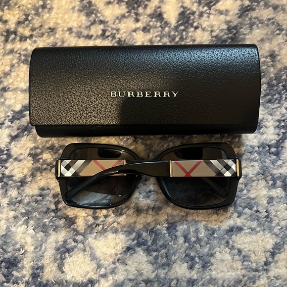 Burberry women’s sunglasses main image 7
